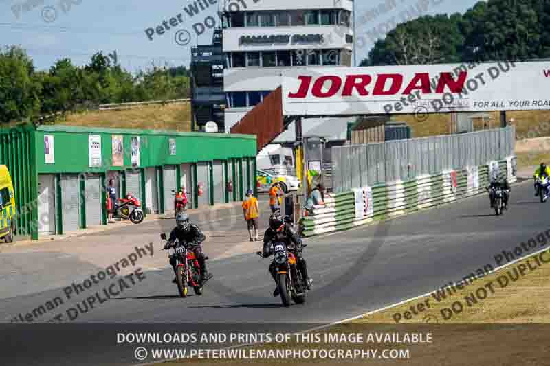 Vintage motorcycle club;eventdigitalimages;mallory park;mallory park trackday photographs;no limits trackdays;peter wileman photography;trackday digital images;trackday photos;vmcc festival 1000 bikes photographs